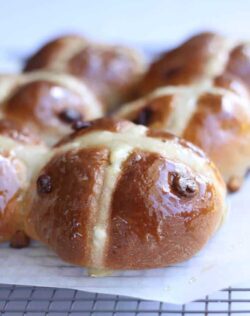 If your looking for an easy Hot Cross Buns recipe, then these easy hot cross buns with white chocolate and cranberries is perfect.