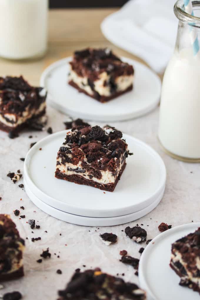A cheesecake bar loaded with oreos on a small white plate