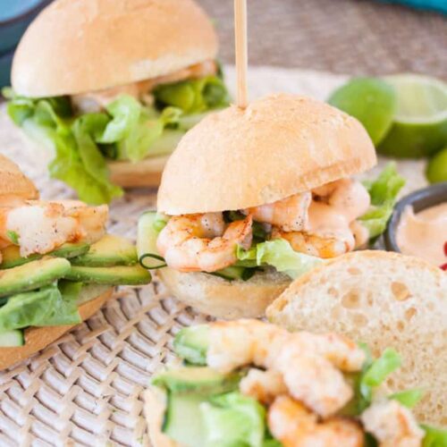 Prawn Sliders with Sriracha Mayonnaise make the perfect party food. Perfect grilled, lightly spiced prawns fill these little rolls, topped with a spicy mayo. #prawnrolls #sliders