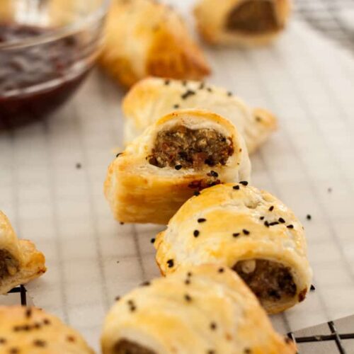 Stuffed Turkey Sausage Rolls are like Christmas dinner in a sausage roll (including the turkey), Give this easy recipe for making sausage rolls a try. #sausagerolls #christmasdinner #stuffedturkey