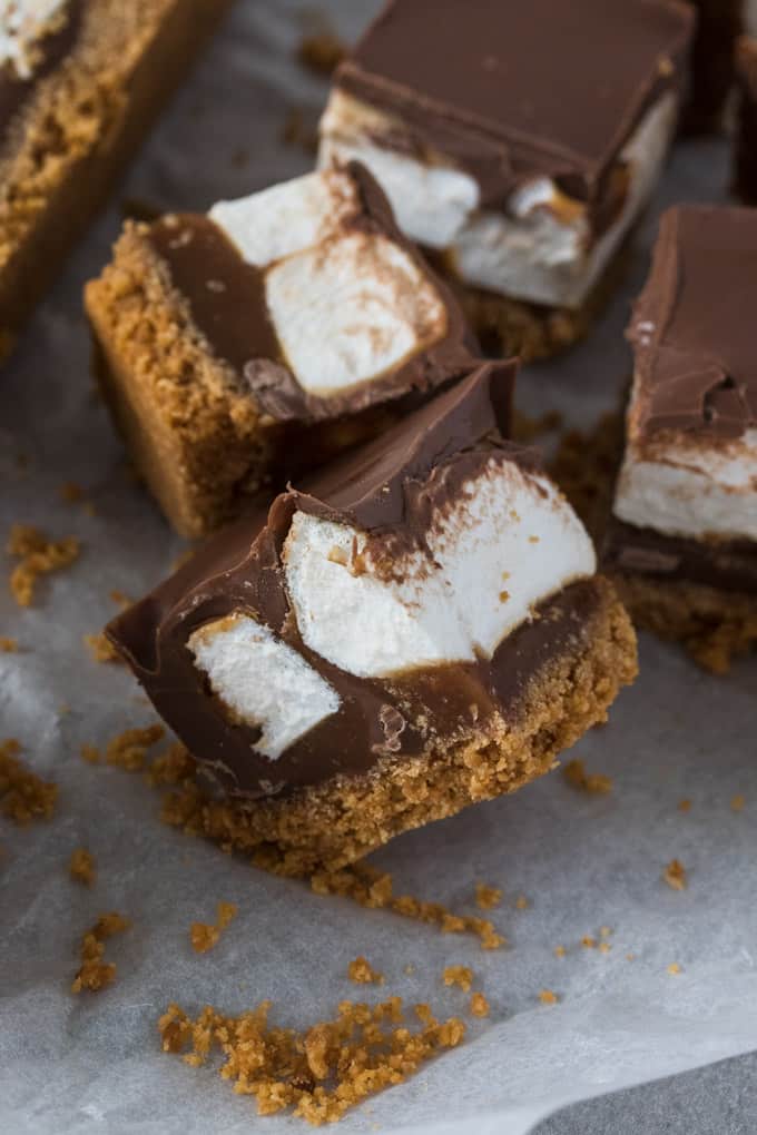 Caramel Chocolate Marshmallow Cookie Bars – it may be a long name but these no bake cookie bars, filled with marshmallow, chewy caramel and covered in chocolate deserve it.