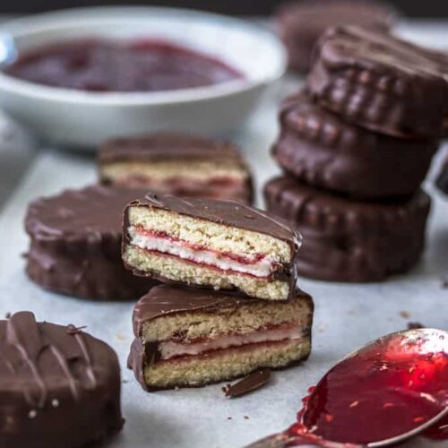 These Mini Wagon Wheels are a nostalgic trip back to my childhood in miniature form. Layers of soft cookie, marshmallow and jam all smothered in chocolate.