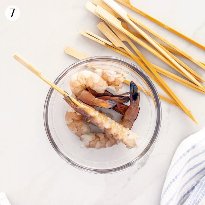 Image showing how to thread prawns onto wooden skewers