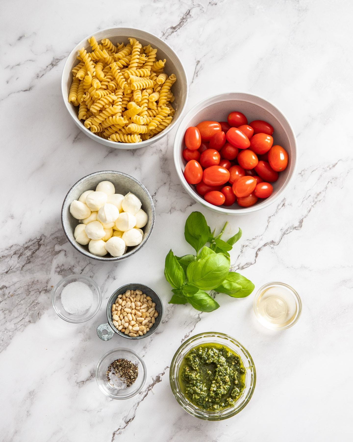 Ingredients for pesto caprese pasta salad.