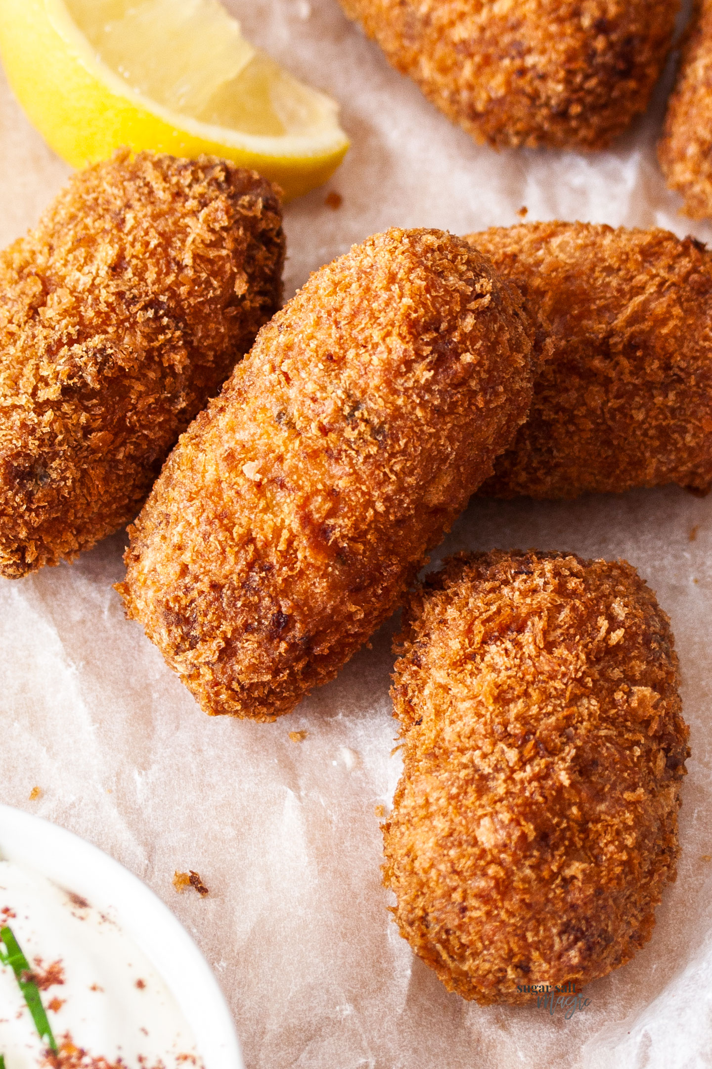 Closeup of the outside of the croquettes.