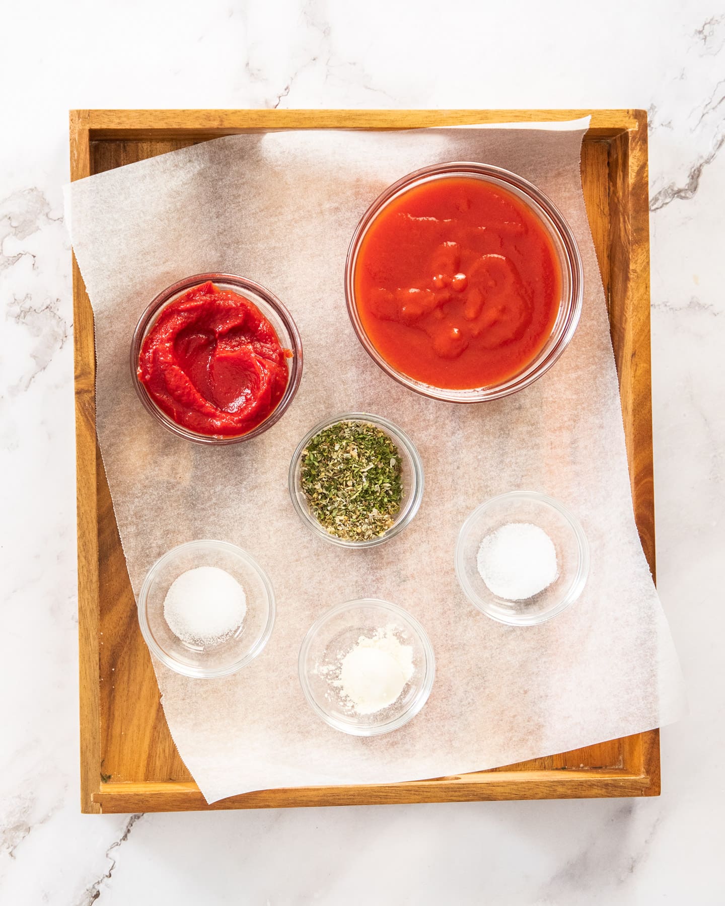 Ingredients for pizza sauce.