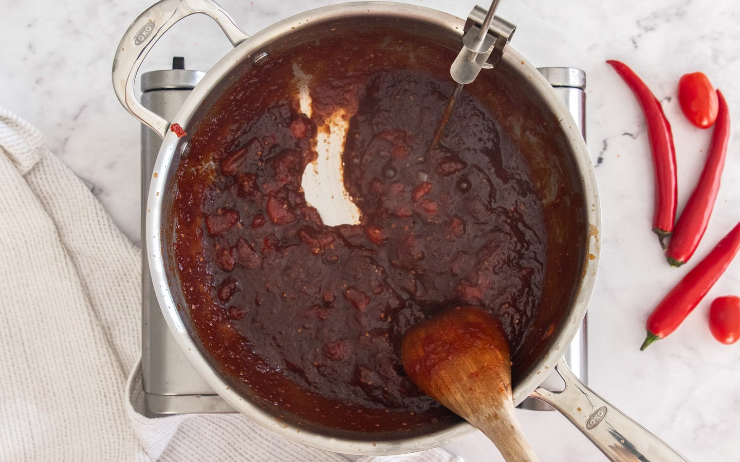 The jam at the end of the process in the pan, showing the consistency.